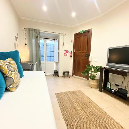 Apartment In The Center Next To The Parliament Lissabon Exterior foto